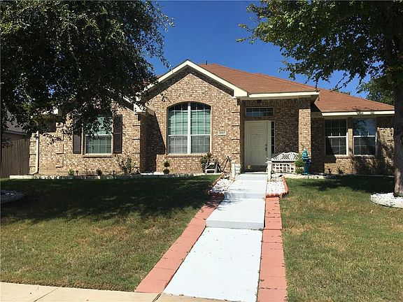 2nd image of 1807 Lake Travis Dr