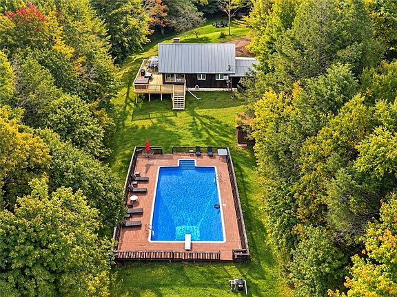 4th image of 143 Terrace Dr