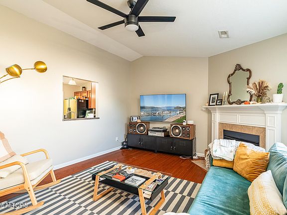 5th image of 4910 White Petal Way