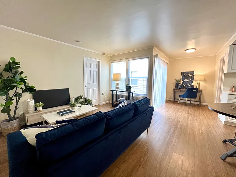 Parkside Apartments in Capitol Hill — Photo 11