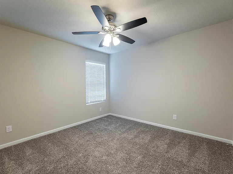 1120 Eagle Xing — Photo 23