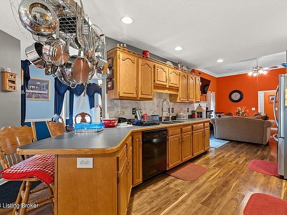 3rd image of 5607 Grandel Blvd