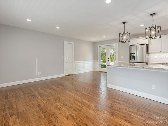 5th image of 716 Shadywood Ln