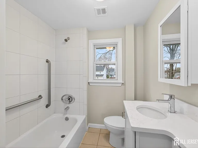 119 Vogel Pl — Photo 5