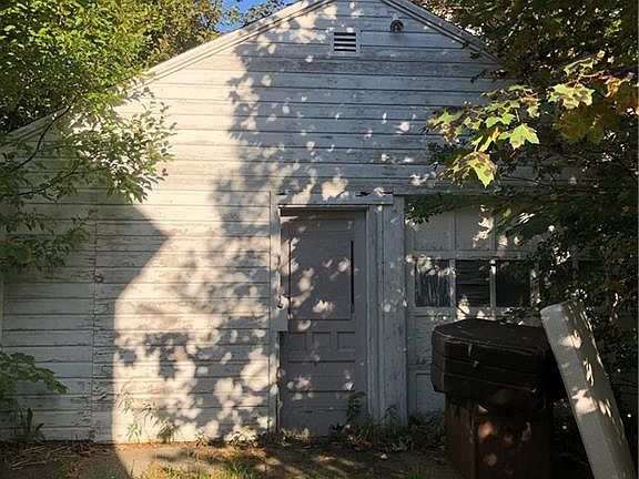 5th image of 251 Brinkman Ave
