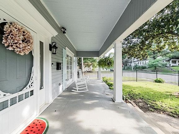 3rd image of 2631 Highland Ave