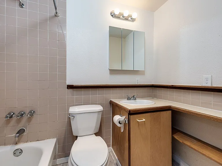Abbottsford Apartments — Photo 115