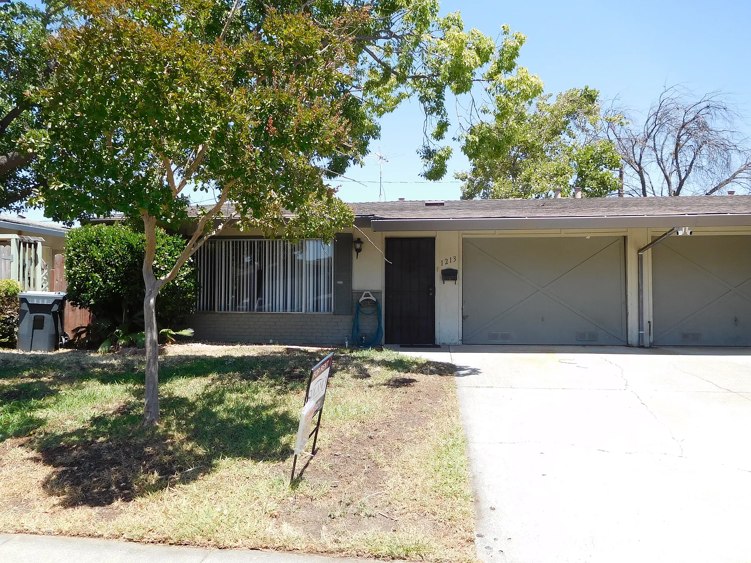 1213 Vienna Ct photo 1