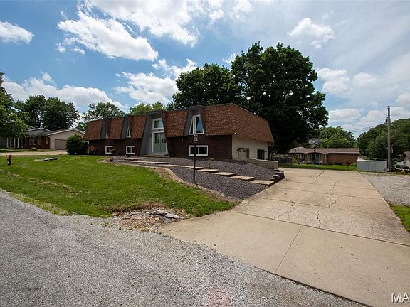 2nd image of 83 Memorial Ct
