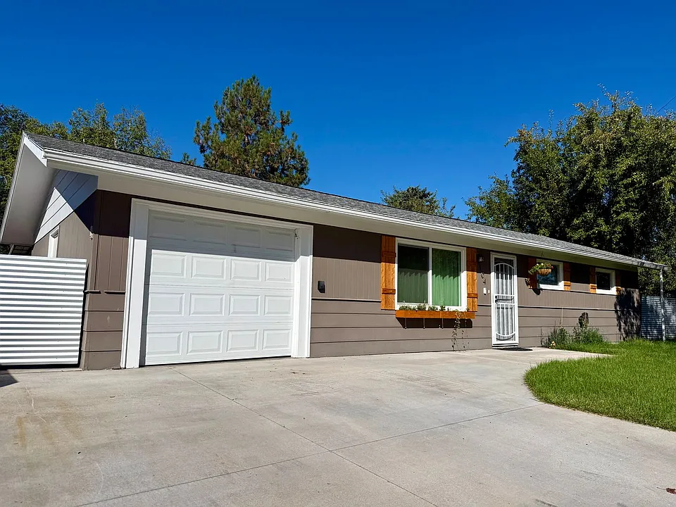 104 Saranac Dr
