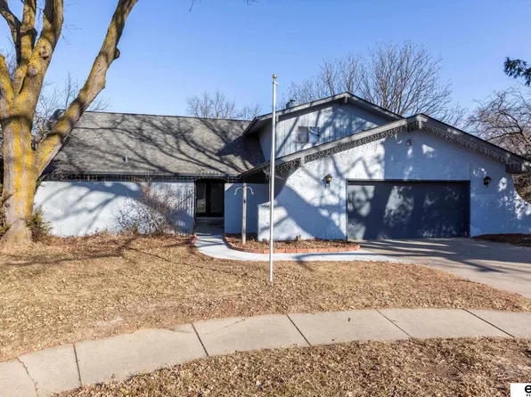 5742 Tucker Cir, Omaha, NE 68152