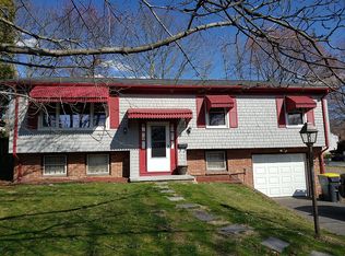 8 Brisbon Rd, Somerset, MA 02726