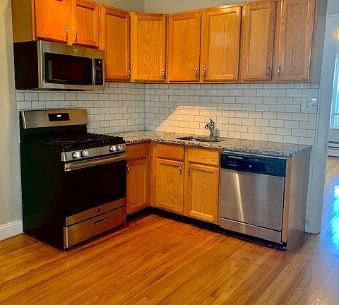 2nd image of 3915 N Southport Ave APT 3E