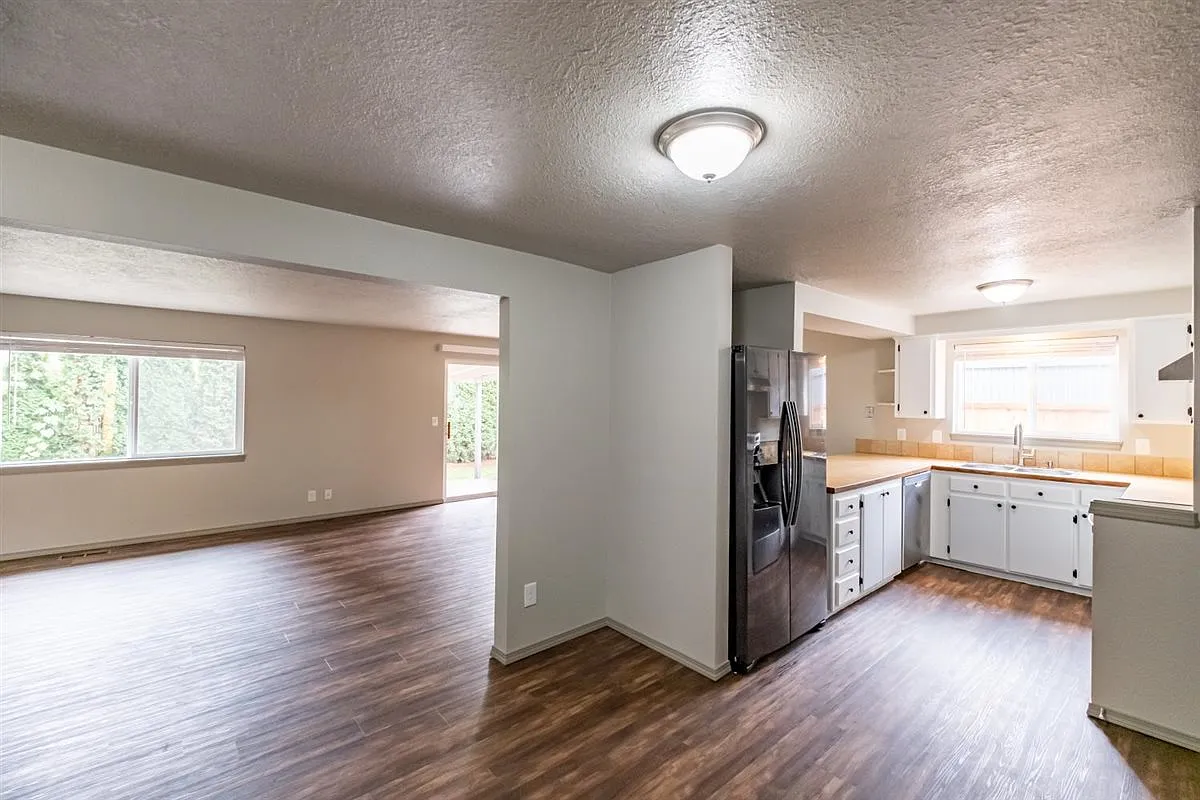 4 bed, 1785 sqft, $2,495 — Photo 3