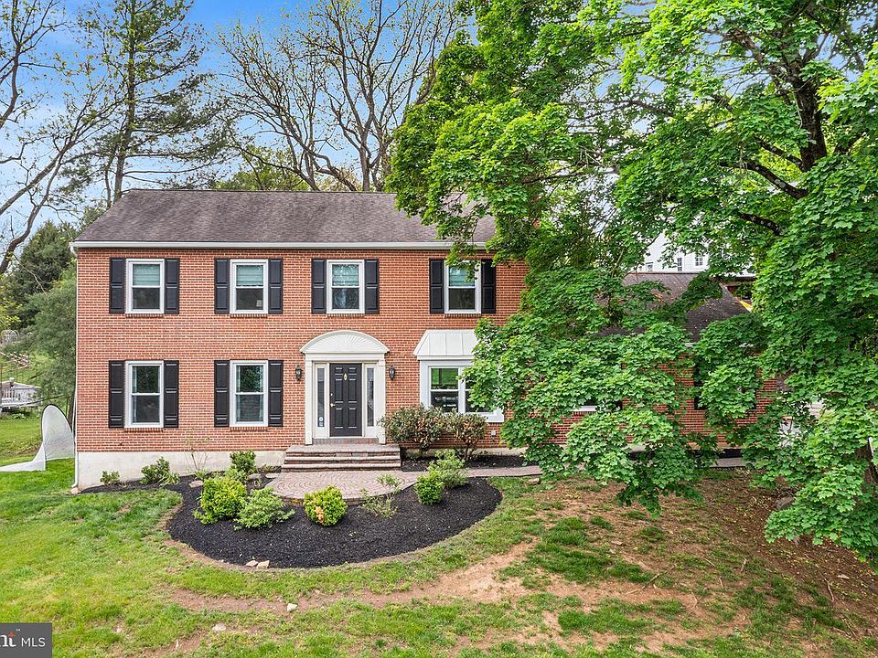 1st image of 210 James Dr