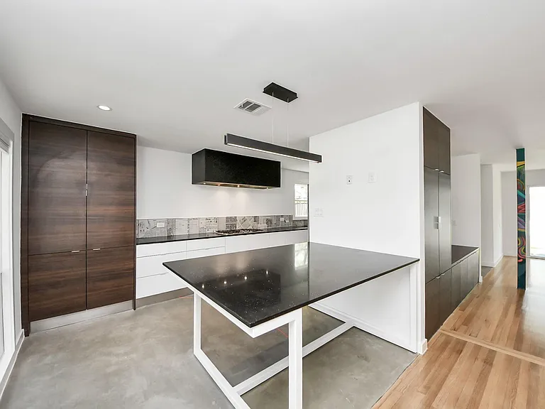 7610 Highmeadow Dr — Photo 24