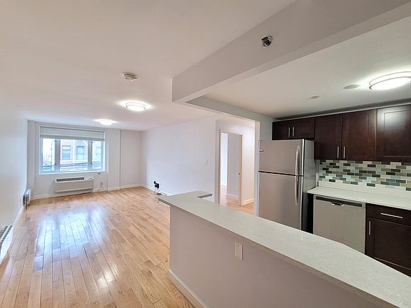 4th image of 2625 28th St
