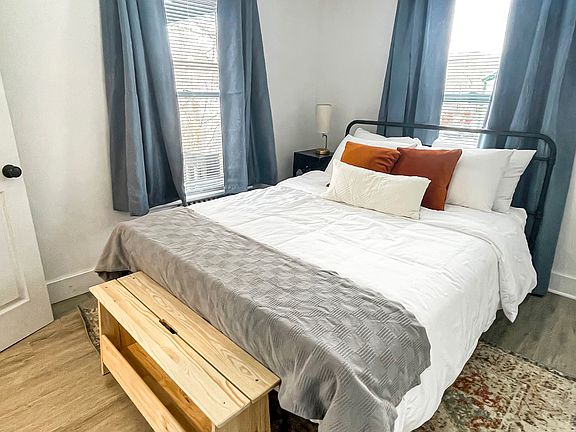 Bedroom with Queen Bed