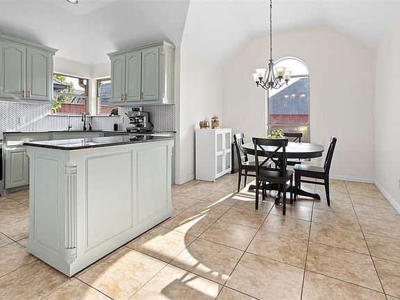 4th image of 305 Bay Hill Ct