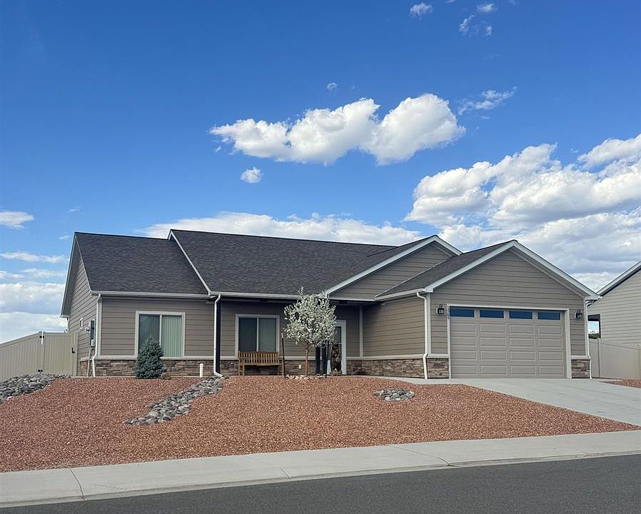 1st image of 1565 Hickory Drive