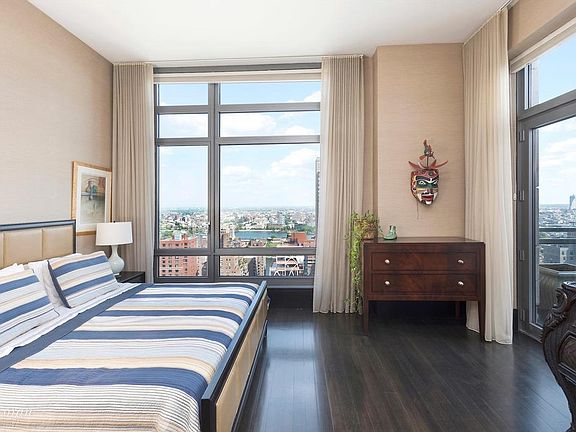 5th image of 450 E 83rd St Penthouse 1B