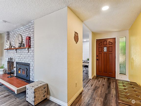 3rd image of 4613 108th Street NE