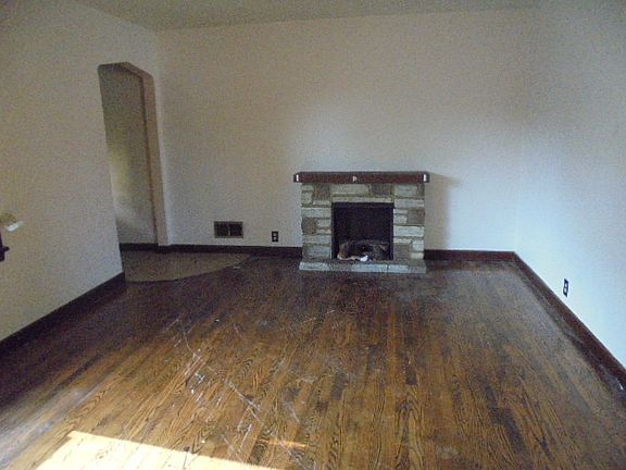 4th image of 634 Mackinaw Ave