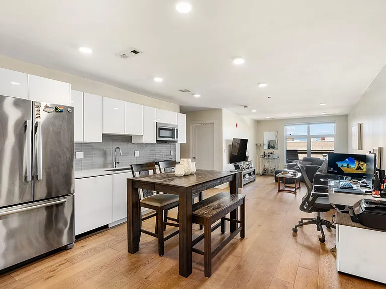 250 Meridian St #507 — Photo 2