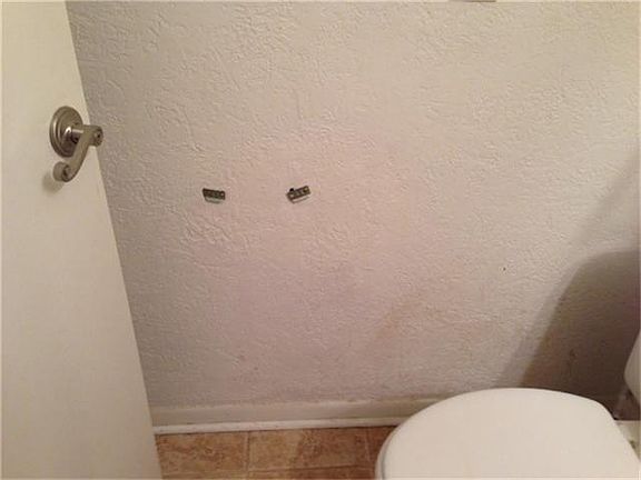 3rd image of 3004 Lamar Dr