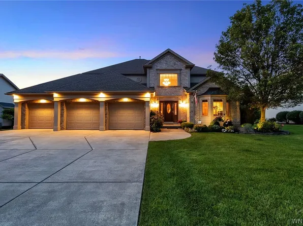 8914 Connemara Ln, Clarence Center, NY 14032