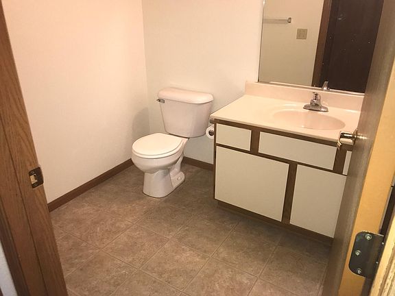 5th image of 44 E Birchwood Ave APT 1
