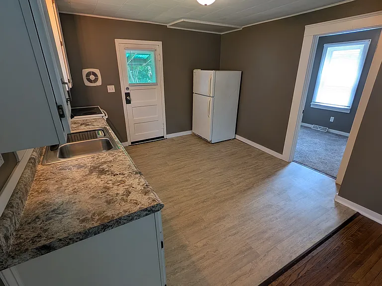413 E Cherry St — Photo 8