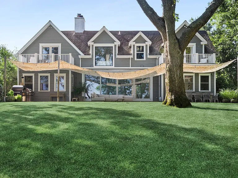203 Noyack Rd — Photo 2