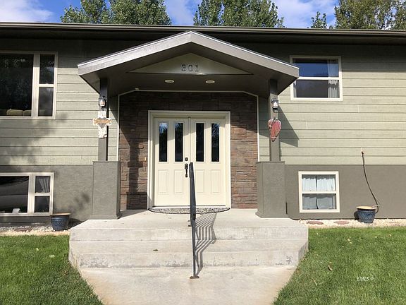 2nd image of 301 Ponderosa Dr