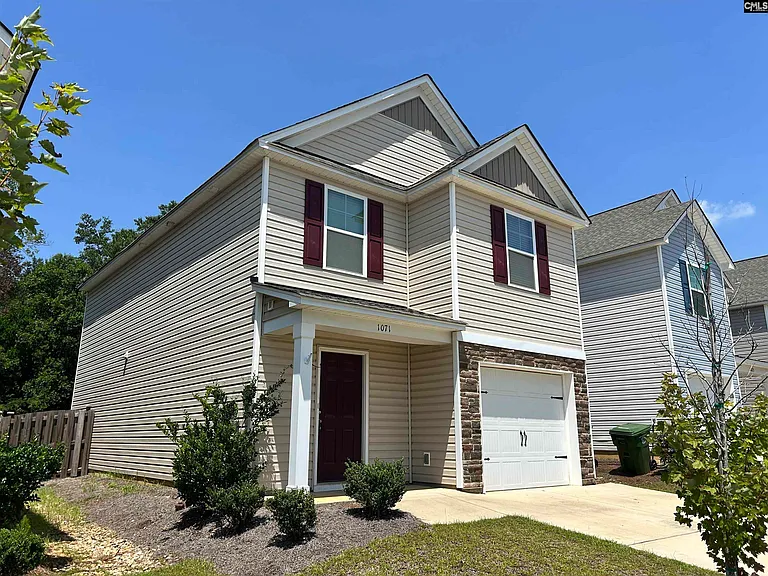1071 Crescent Moon Loop — Photo 1