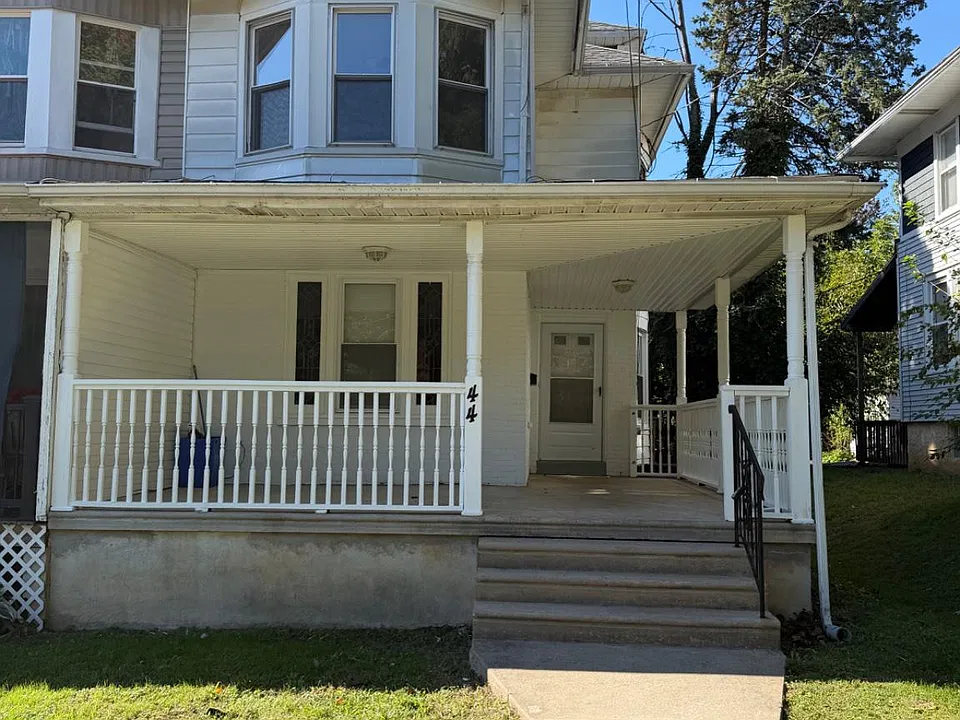 44 E Logan Ave
