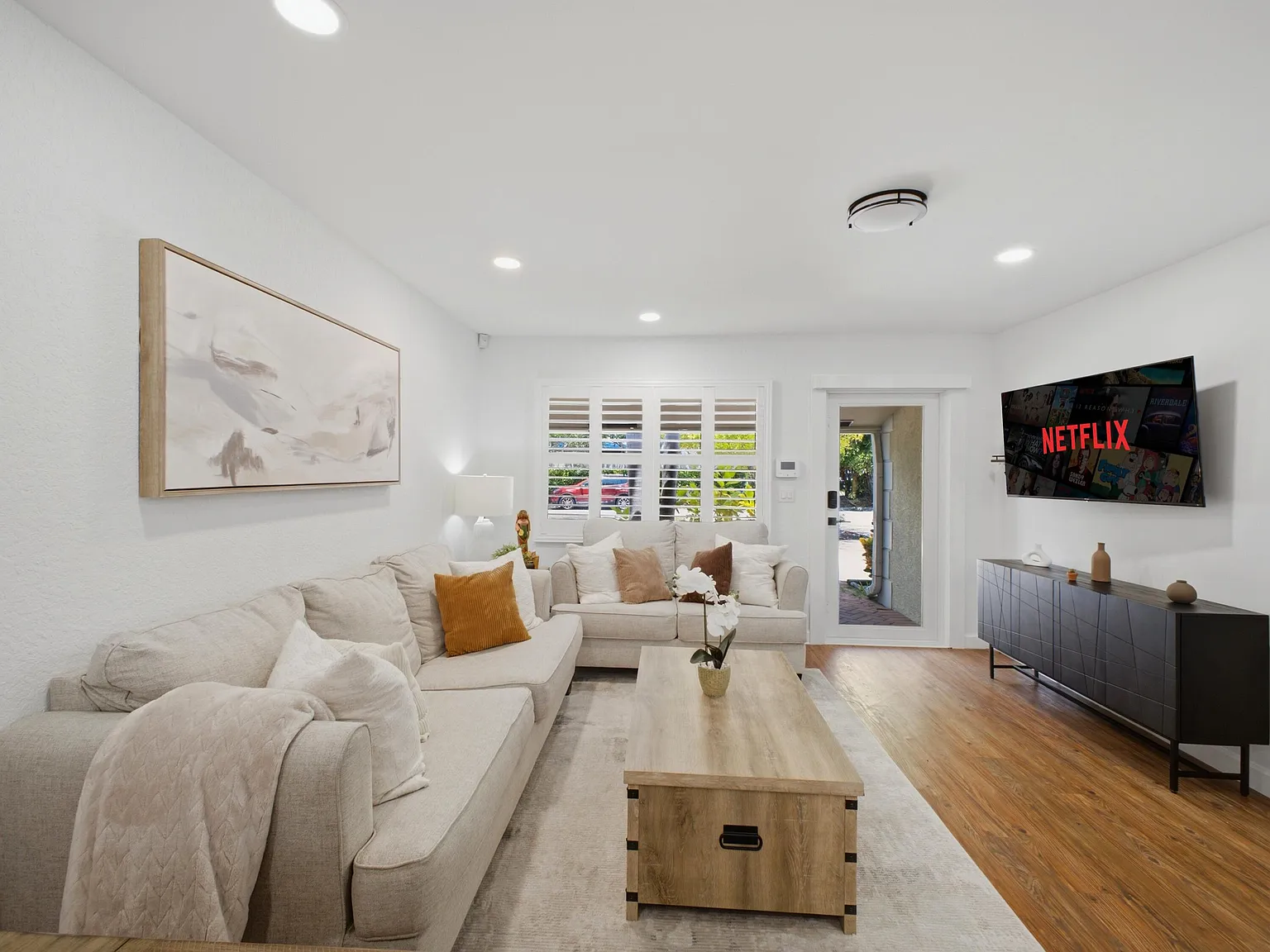 2 bed, 2.0 bath, 1349 sqft, $3,250 — Photo 4
