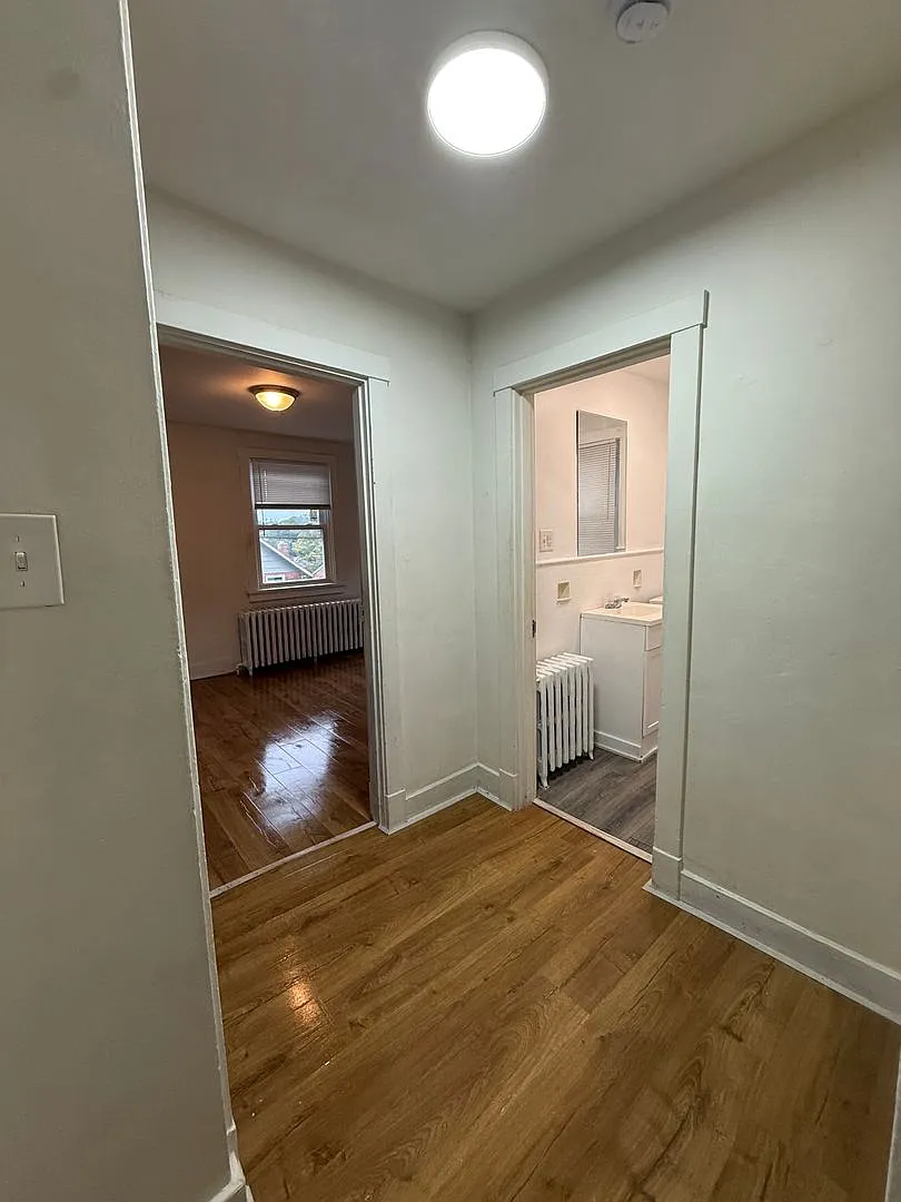 1661 Belasco — Photo 4