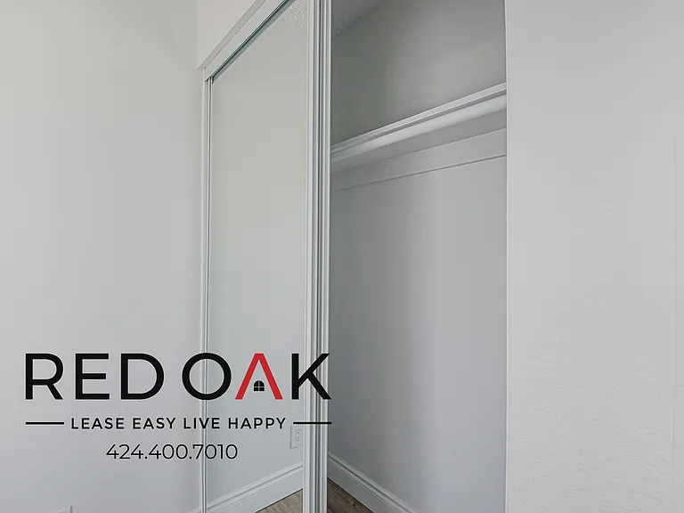 518 E 4th St #206 — Photo 13