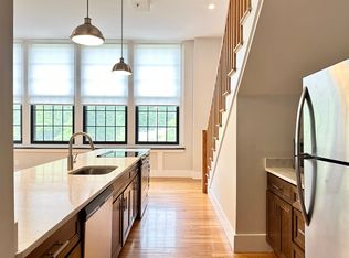 155 Ararat St APT 201, Worcester, MA 01606