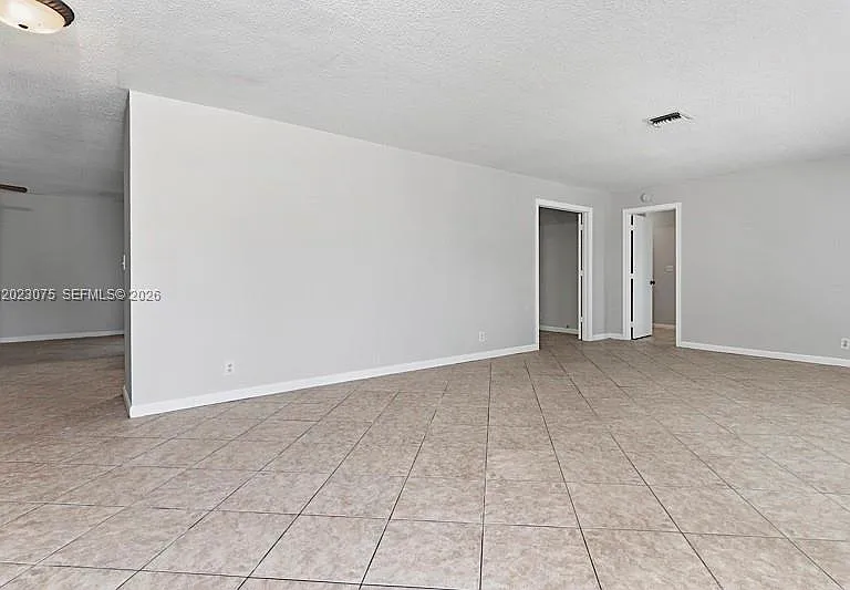 3910 NW 4th Ct — Photo 6