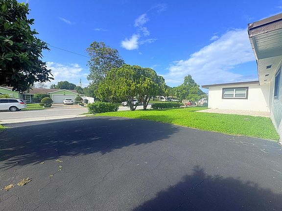 4th image of 1319 Crest Drive