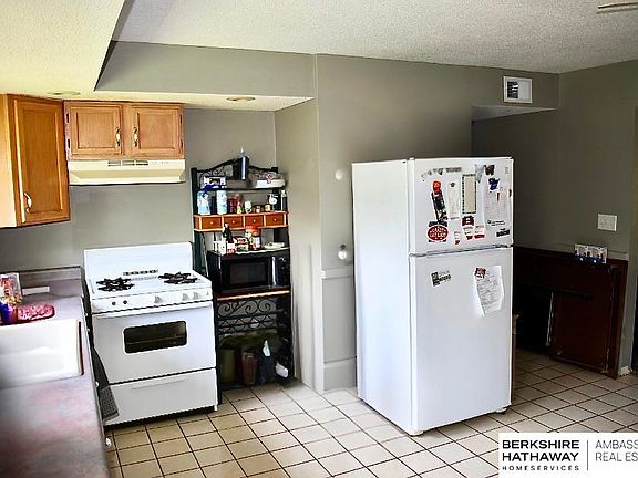 3rd image of 711-721 Walnut St