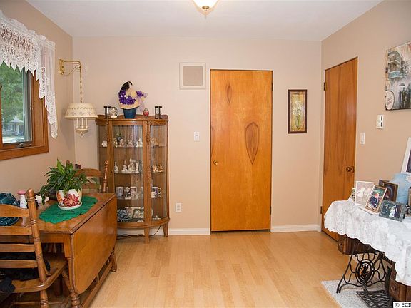 4th image of 541 Greenwood Ct