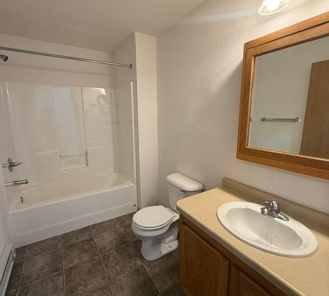 4th image of 202 10th Ave SE #B