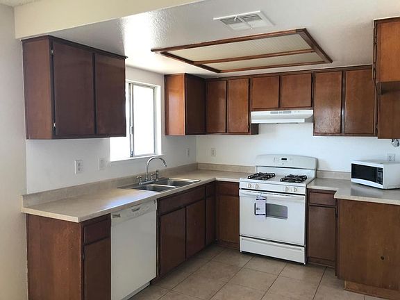 4th image of 40556 Fieldspring St