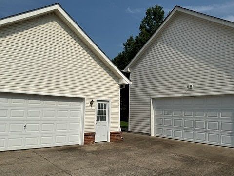 3rd image of 5113 Creasy Dr