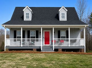 4 Country Manor Dr, Thomasville, NC 27360