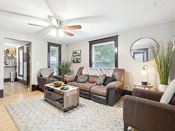 4th image of 217 22nd Ave NE #1