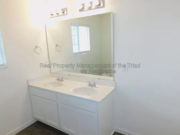 719 Torbay Dr — Photo 11
